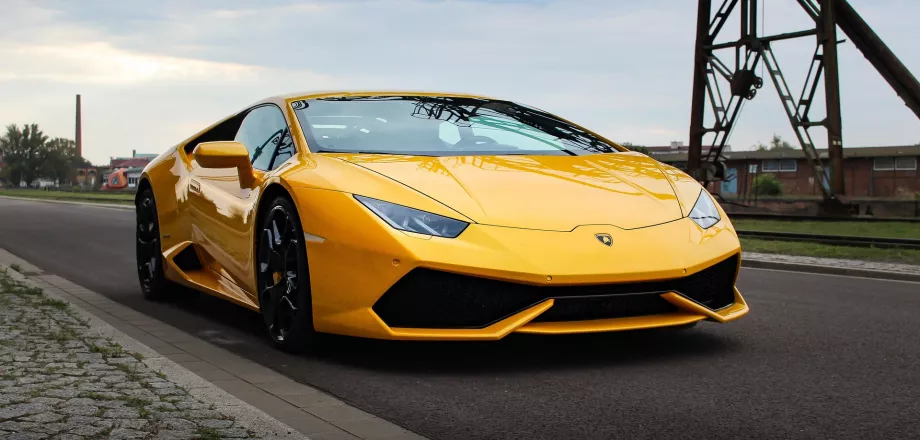 drivar-lamborghini-4815249_1920.jpg