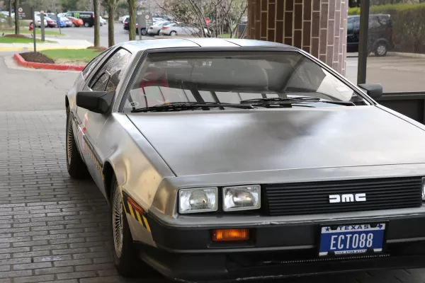DeLorean DMC-12