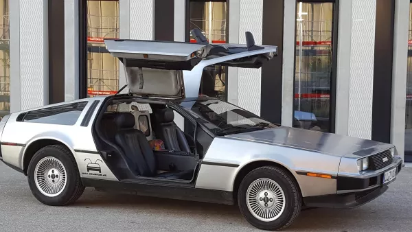 DeLorean DMC-12
