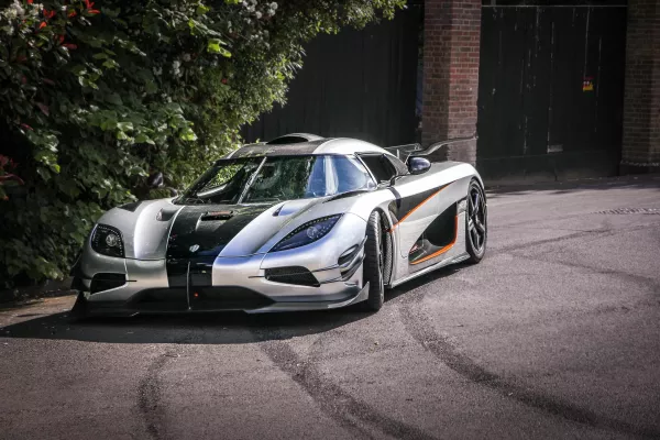 up-free-koenigsegg-438460_1920.jpg