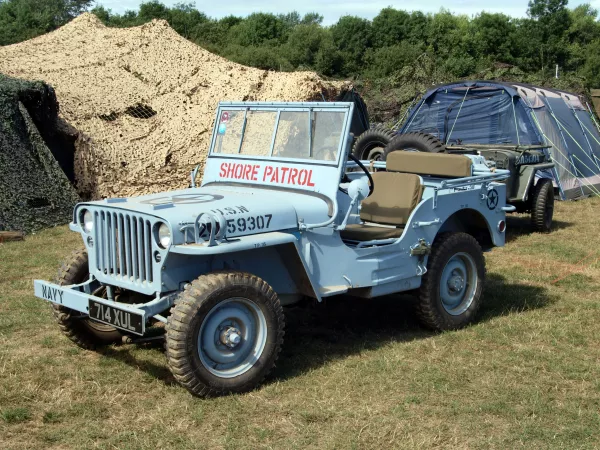 willys_mb_or_ford_gpw-usn_27059307_shore_patrol_pic2.jpeg